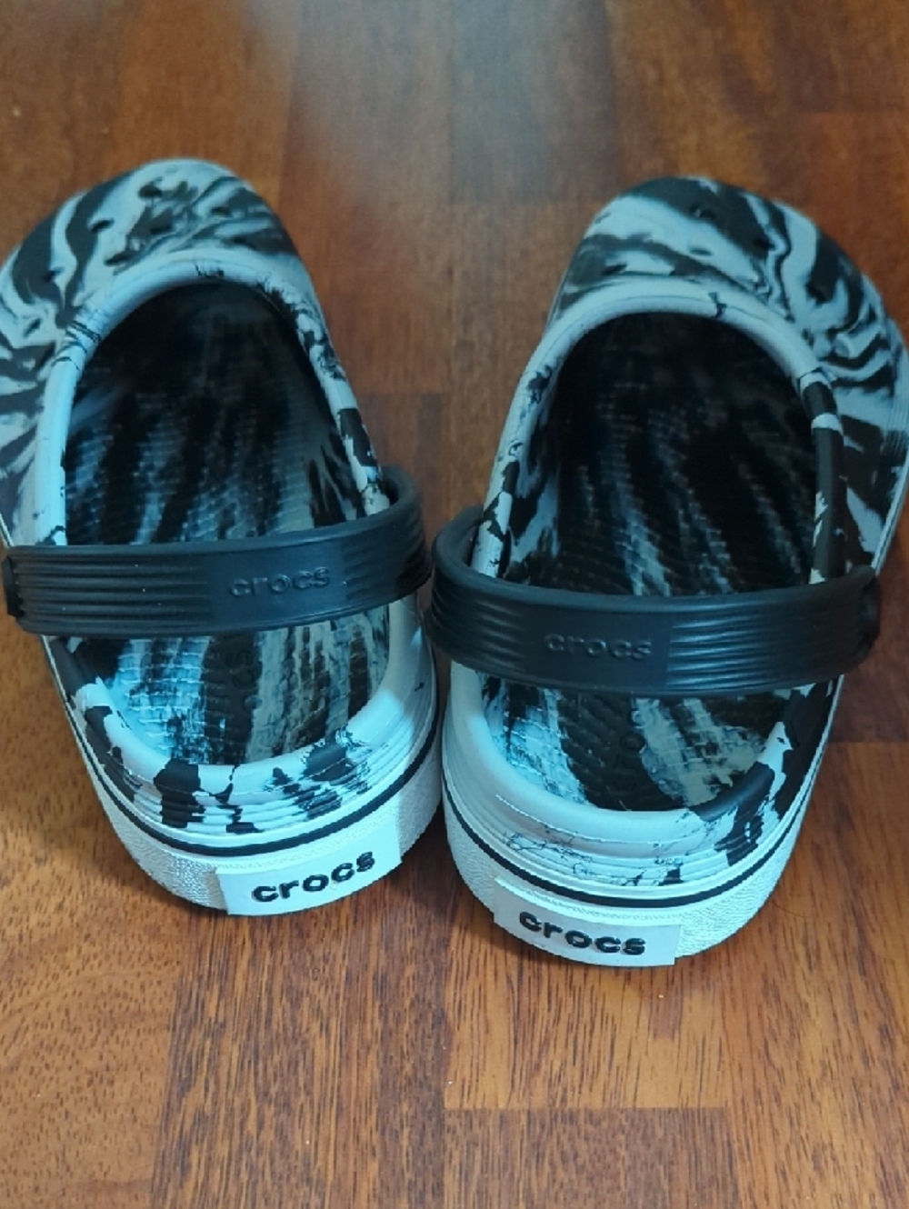 Black & White Marble Off Court Crocs Sz 7 Women's - Picture 4 of 6